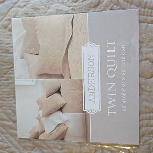 Anderson taupe twin quilt 66 x 86 in